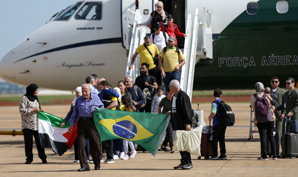 Os outros oito voos anteriores da Força Aérea Brasileira (FAB) repatriaram brasileiros que estavam em Israel (Foto: Marcelo Camargo/Agência Brasil)