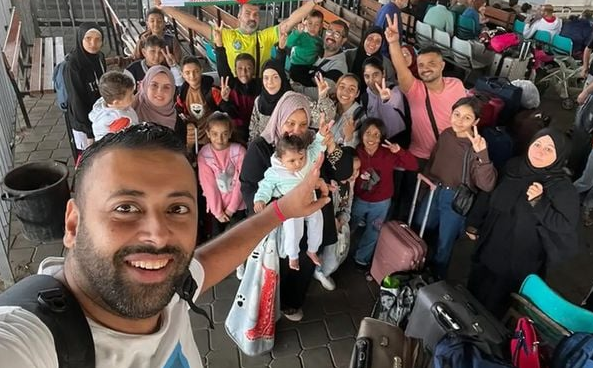 Grupo de 32 pessoas segue para o Brasil em aeronave da Presidência (Foto: gaza)