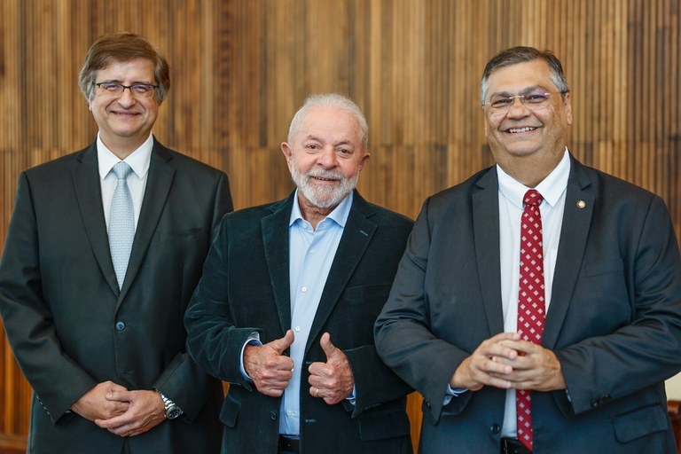 Paulo Gonet e Flávio Dino, com Lula - Foto: Ricardo Stuckert - PR