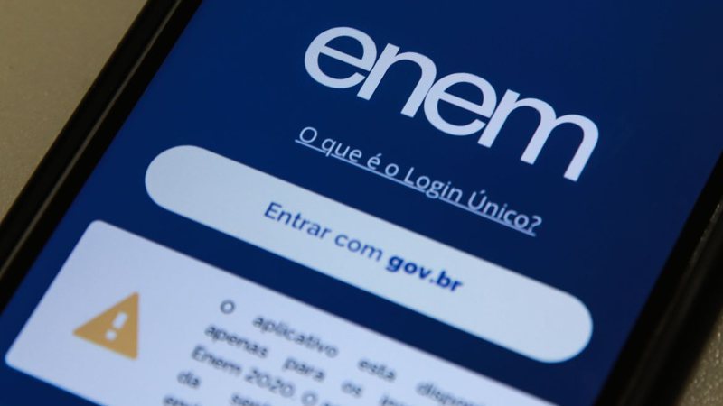 De acordo com aluno, o seu celular estava meio quebrado e por isso o alarme tocou - Marcello Casal Jr - Agência Brasil