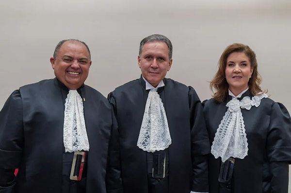 Os novos ministros do STJ Teodoro Silva Santos, Afrânio Vilela e Daniela Teixeira (Foto: Emerson Leal/STJ)