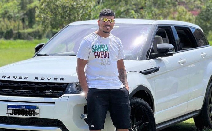 Operação ainda apreendeu carros de luxo, aparelhos celulares e interditou estabelecimentos Reprodução - Instagram