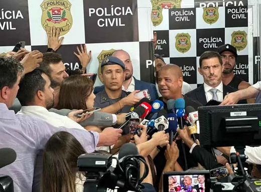 Em coletiva, a polícia informou que cinco pessoas que participaram do sequestro foram presas (Foto: Reprodução/TV Globo)