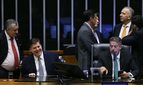 A proposta de emenda à Constituição recebeu 371 votos favoráveis, 121 contrários e três abstenções(Foto: Lula Marques/ Agência Brasil)