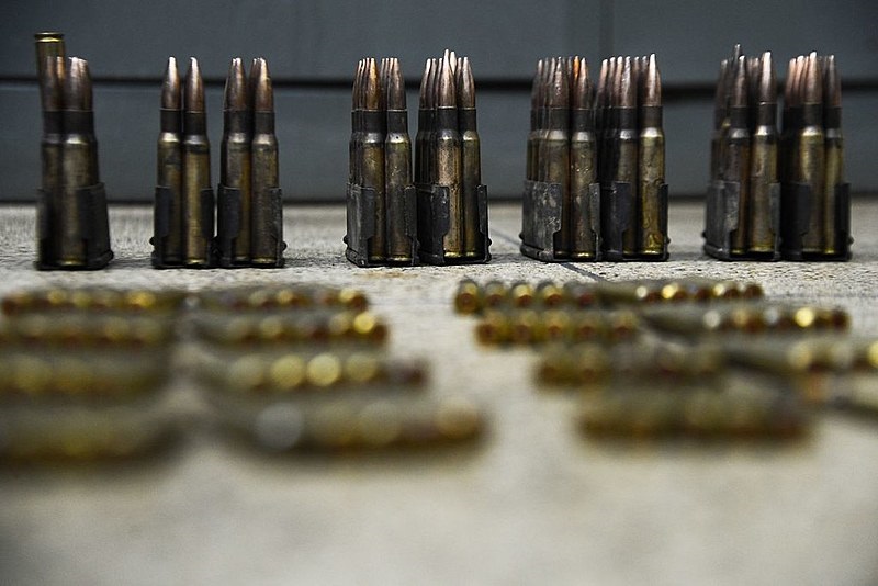 Dados do Sistema Nacional de Armas mostram queda no ano passado em comparação a 2022. O decreto de Lula estabeleceu que poderiam ser compradas até duas armas de uso permitido para defesa pessoal, comprovando-se a efetiva necessidade.