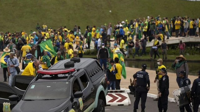 Esloveno é executado ao chegar em casa, em Santos, com o filho (Foto: Reprodução)