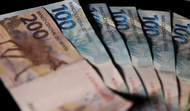 Ao todo, 306.224 contribuintes que caíram na malha fina em anos anteriores e acertaram as contas com o Fisco receberão R$ 800 milhões (Foto: José Cruz/Agência Brasil)