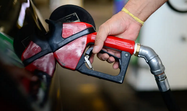 A partir de hoje, a arrecadação volta a ser integral: R$ 0,35 por litro de diesel (Foto: Agência Brasil)