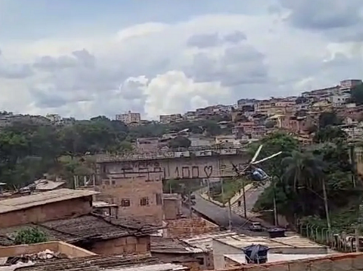 Apesar da forte imagem, ninguém se feriu com a manobra (Foto: Reprodução/Redes Sociais)