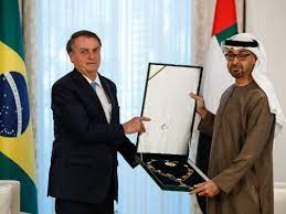 Na magem, Bolsonaro e o sheik Mohamed bin Zayed, dos Emirados Árabes, em 15 de novembro de 2021 em Abu Dhabi. Créditos: Alan Santos/PR