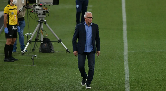 O técnico dirigiu o São Paulo em 2023 (Foto: Divulgação/Athletico-PR)