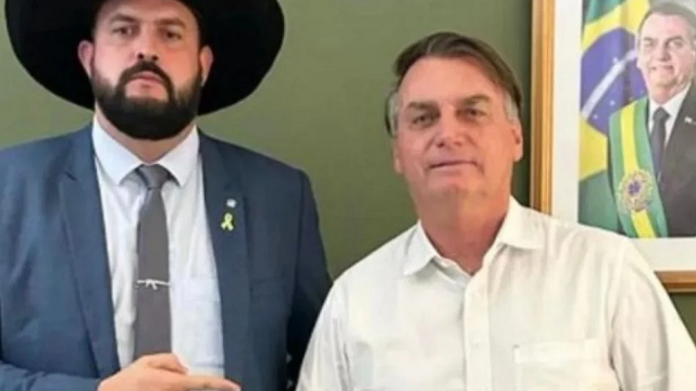 Deputado federal Zé Trovão (PL-SC) e o ex-presidente Jair Bolsonaro (Foto: Reprodução/Redes Sociais)