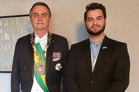 Jair Bolsonaro e Filipe Martins, ex-assessor para Assuntos Internacionais da Presidência — Foto: Reprodução/Rede social