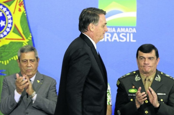 Jair Bolsonaro, Walter Braga Netto e Paulo Sérgio Nogueira (Foto: Fabio R. Pozzebom/Agência Brasil)