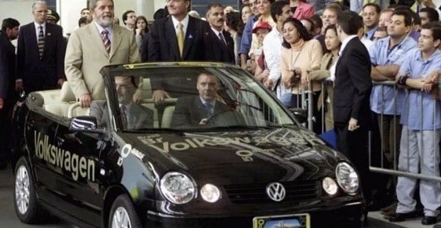 Lula e Alckmin na fábrica da Volkswagen em 2003 (Foto: Ricardo Stuckert)