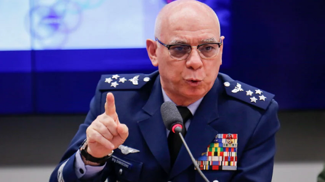 Marcelo Kanitz Damasceno defende uma 'investigação completa' sobre militares suspeitos de participarem de uma tentativa de golpe no país (Por Geralda Doca e Manoel Ventura/Brasília)