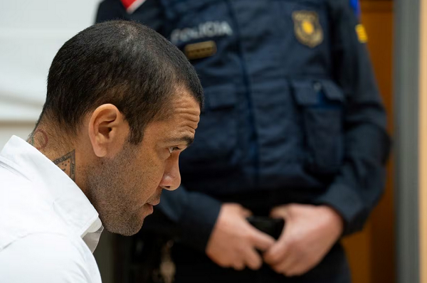 Brasileiro pode recorrer da sentença, mas vai continuar preso por agressão sexual, em Barcelona, durante a apelação (Foto: David ZORRAKINO/POOL/AFP)