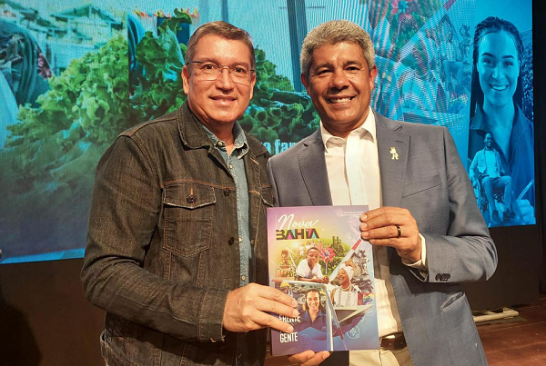Radialista Oswaldinho Marcolino (MDB) ao lado do governador Jerônimo Rodrigues (PT) (Foto: Luís Capellão)
