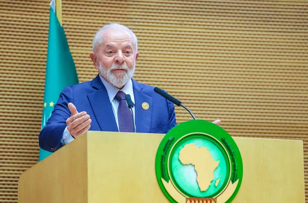 Lula durante evento na 37ª Cúpula da União Africana (Foto: Divulgação/Presidência da República/via AFP)