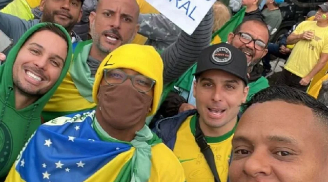 Robinho se disfarçou para apoiar Bolsonaro (Foto: Reprodução)