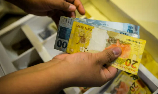 INSS antecipará 13º salário para mais de 2 milhões de baianos (Foto: Marcello Casal Jr/Agência Brasil)