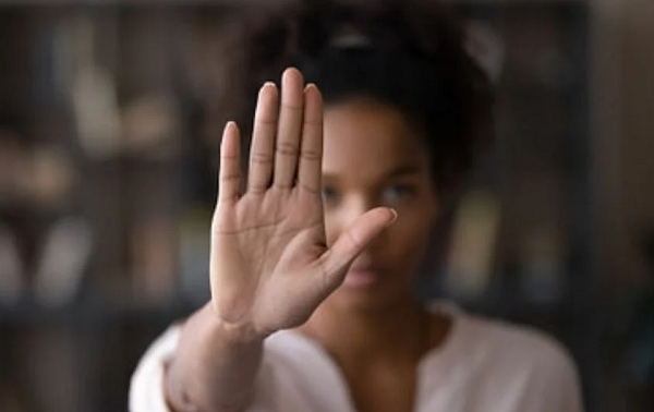 Pesquisa aponta que o Brasil teve 42 chacinas com motivação de feminicídio em dez anos (Foto: Pexels/Reprodução)