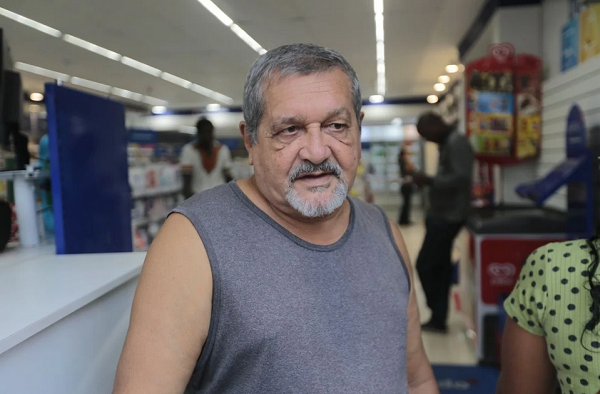 Edson Bezerra gasta, em média, R$200 por mês com medicamentos (Foto: Arisson Marinho/Correio)