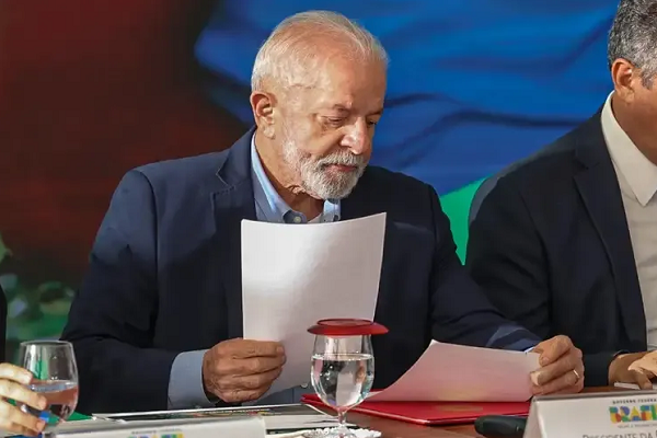 Presidente Luiz Inácio Lula da Silva no lançamento do Programa Terra da Gente (Foto: Campanato/Agência Brasil)