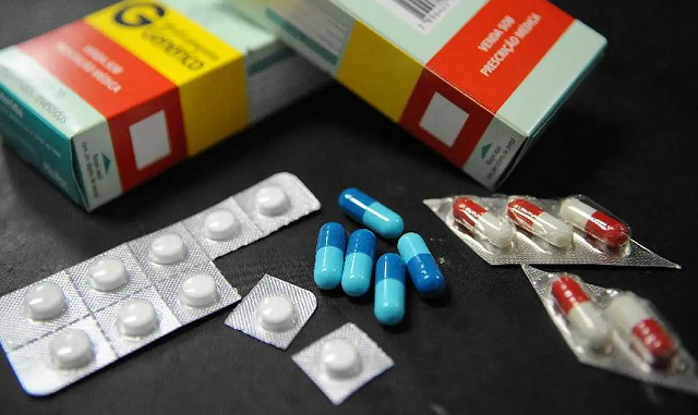 Medicamentos usados devem ser jogados em coletores adequados (Foto: Arquivo/Agência Brasil)
