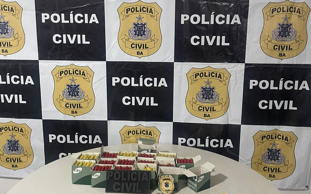 Cento e setenta munições de calibre 28, 119 munições de calibre 32 e 150 de calibre 20 foram apreendidas com o suspeito (Foto: Reprodução)