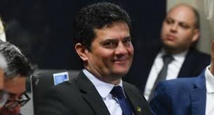 Ex-juiz da Lava Jato sai vitorioso da ação que tentou cassá-lo por abuso de poder econômico e caixa 2. Decisão fortalece o homem que se uniu ao bolsonarismo após corroer o sistema de Justiça do país. Créditos: Pedro França/Agência Senado