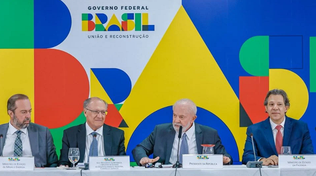 Lula, Alckmin, Silveira e Haddad em evento que anunciou mais de 100 bi de investimento do setor siderúrgico brasileiro até 2028 (Foto: Ricardo Stuckert)