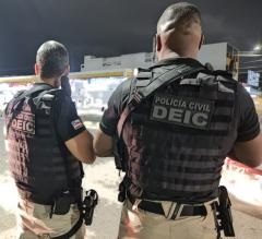 A dupla foi localizada em Simões Filho menos de 24 horas após o crime