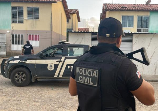 Investigadores da Delegacia Territorial (DT/Iguaí) identificaram um automóvel suspeito na praça Regis Pacheco, no centro de Ibicuí (Foto: Divulgação/Ascom-PC)