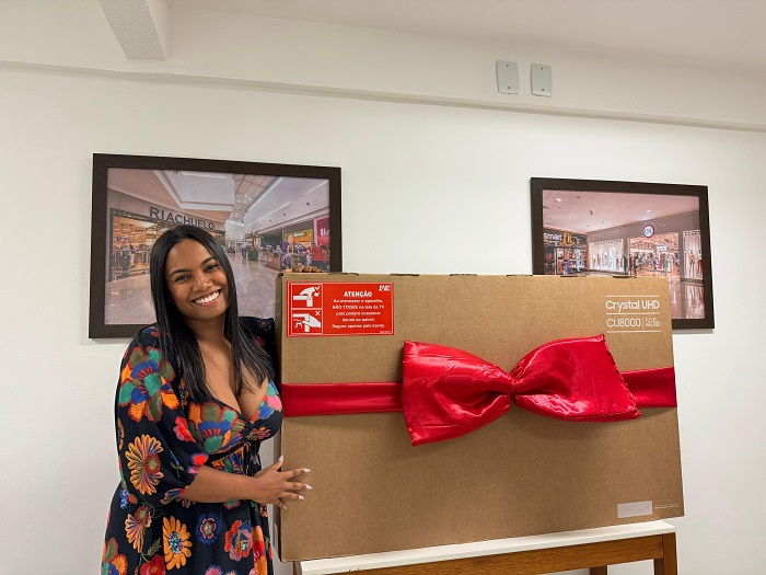 Mayani Araújo Morais foi contemplada com uma Smart TV de 50 polegadas - Foto: Reprodução