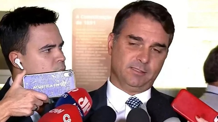 Senador e filho do ex-presidente pagou R$ 2,9 milhões à vista em 2021 e agora depositou a fortuna restante com seis depósitos, mesmo com financiamento para 30 anos. Créditos: Reprodução de Vídeo