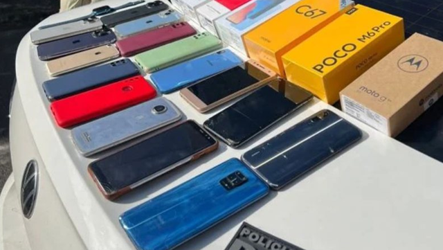 Vinte e três celulares foram apreendidos (Foto: Divulgação Divulgação/Polícia Civil da Bahia)