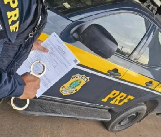 Prisão ocorreu na praça de pedágio (Foto: PRF/Divulgação)