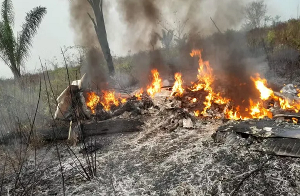 Polícia Militar confirmou que a queda do avião ocorreu em uma fazenda (Foto: Reprodução)