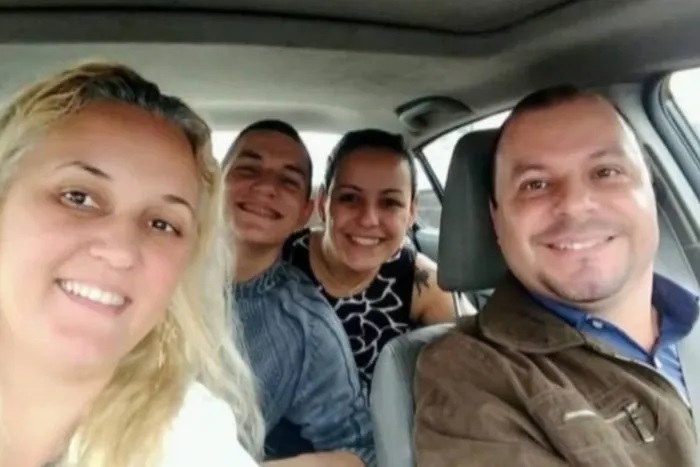 Ela foi condenada por ter cometido o roubo, assassinato e incêndio que resultaram na morte de seus pais e de seu irmão de 15 anos - Foto: Reprodução - Redes Sociais