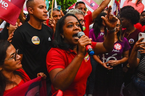 Em seu discurso, o candidato a prefeito pregou mudança na saúde, na educação e no transporte público do município - Foto; Caio Diniz