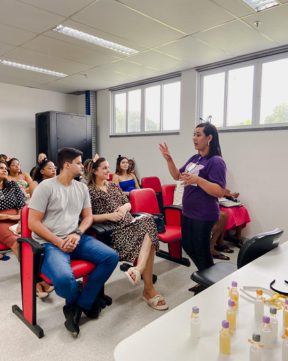 Durante a visita, as futuras mães tiveram a oportunidade de esclarecer dúvidas sobre a gestação, acompanhadas por suas famílias (Foto: Mallu Silva/FESF-SUS)