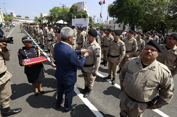 Evento teve como objetivo reconhecer a bravura e dedicação dos profissionais da segurança pública (Foto: Feijão Almeida/GOVBA)