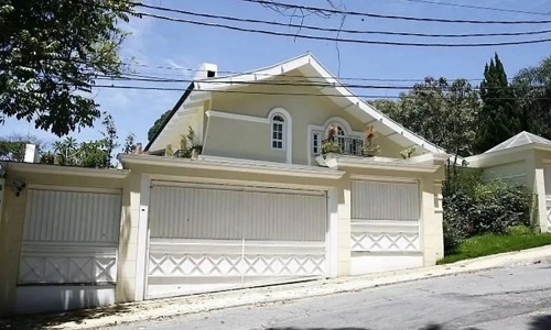 Além dos imóveis no Brasil, a família Abravanel possui uma casa em Orlando, nos Estados Unidos, onde Silvio Santos passou seus últimos meses com a família, longe da mídia.