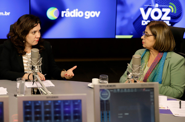 Ministra das Mulheres Cida Golçalves durante o programa A Voz do Brasil (Foto: Bruno Peres/Agência Brasil)