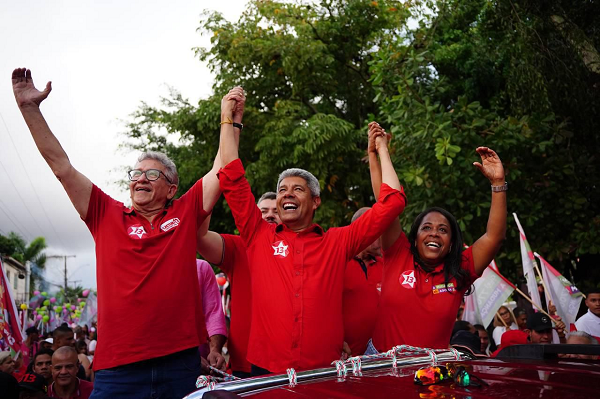 Caetano aparece com 46,1% das intenções de voto na espontânea e 51,2% na estimulada (Foto: Divulgação)