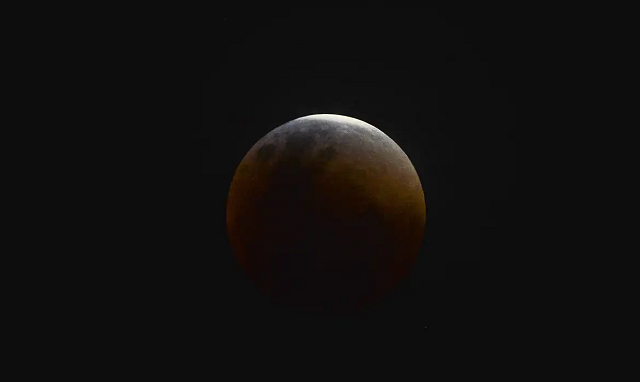 Eclipse parcial da Lua acontece hoje: veja como assistir pela internet (Foto: © Marcello Casal jr/Agência Brasil)