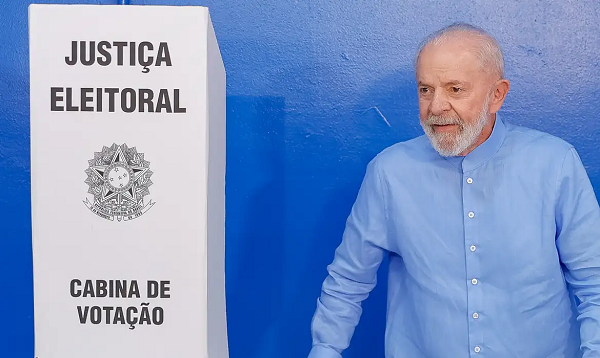 Presidente da República, Luiz Inácio Lula da Silva, durante o votação a prefeitura de São Paulo na Escola Estadual João Firmino Correia de Araújo (Foto: Ricardo Stuckert/PR)