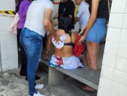 A vítima teve cortes nas costas e foi socorrida por populares — Foto: Sandoval Siqueira