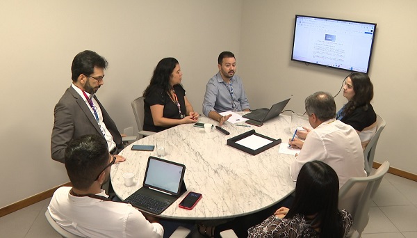 O confronto de propostas ocorrerá no dia 25/10, às 9h30, e será transmitido pelo g1 Bahia, iBahia e Bahia FM. Antes, os candidatos também participarão de rodadas de entrevistas - Foto: Rede Bahia/Divulgação